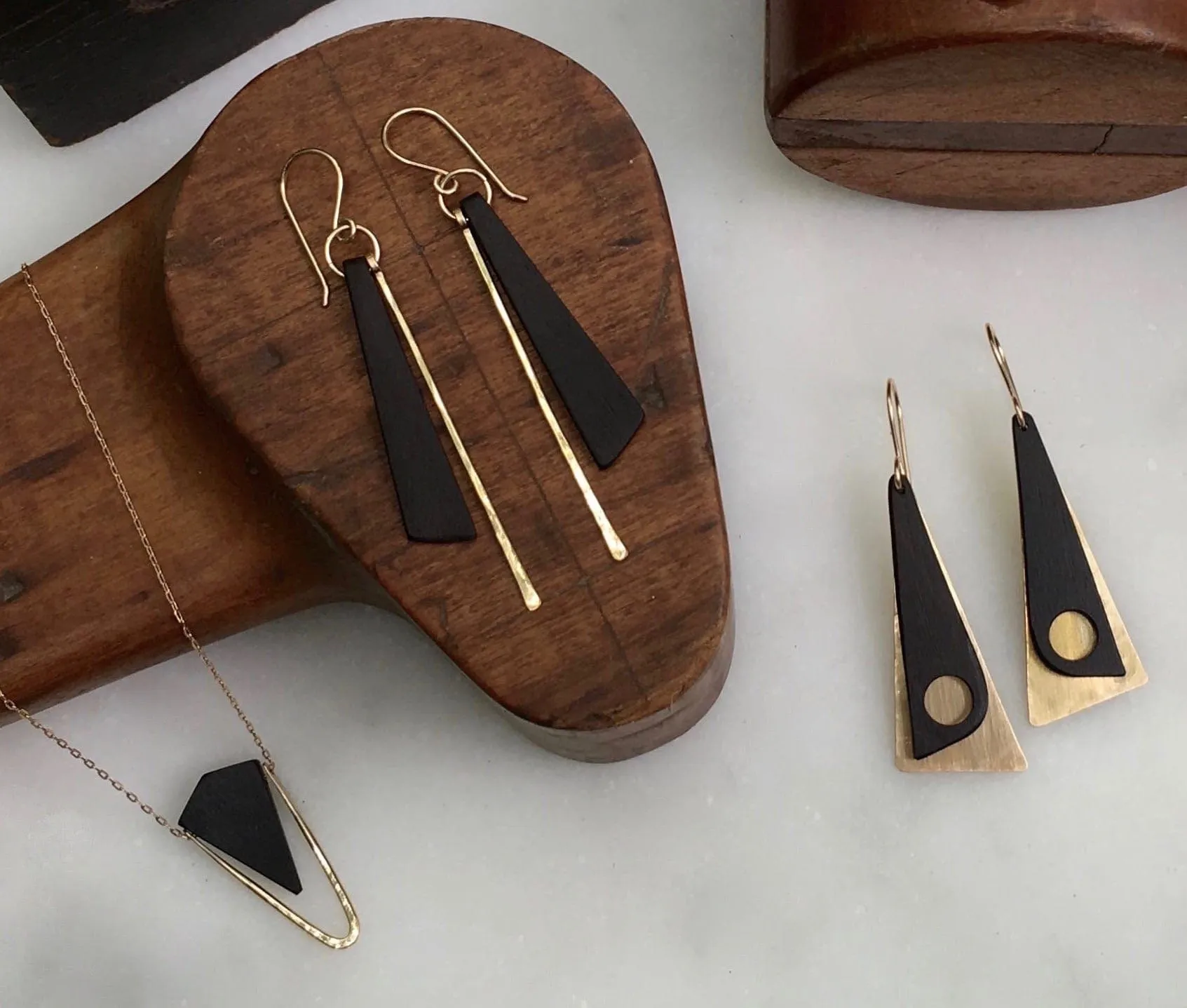 Ebony Kira Earrings Gold